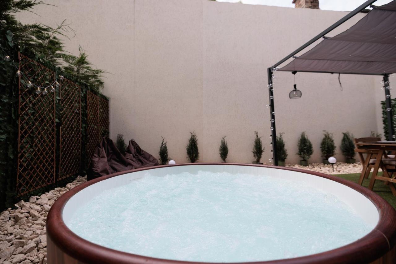 Apartament Downtown Hidden Garden With Jacuzzi In Bukareszt Zewnętrze zdjęcie