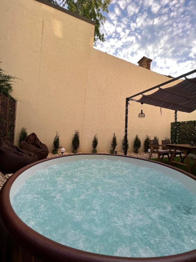 Apartament Downtown Hidden Garden With Jacuzzi In Bukareszt Zewnętrze zdjęcie