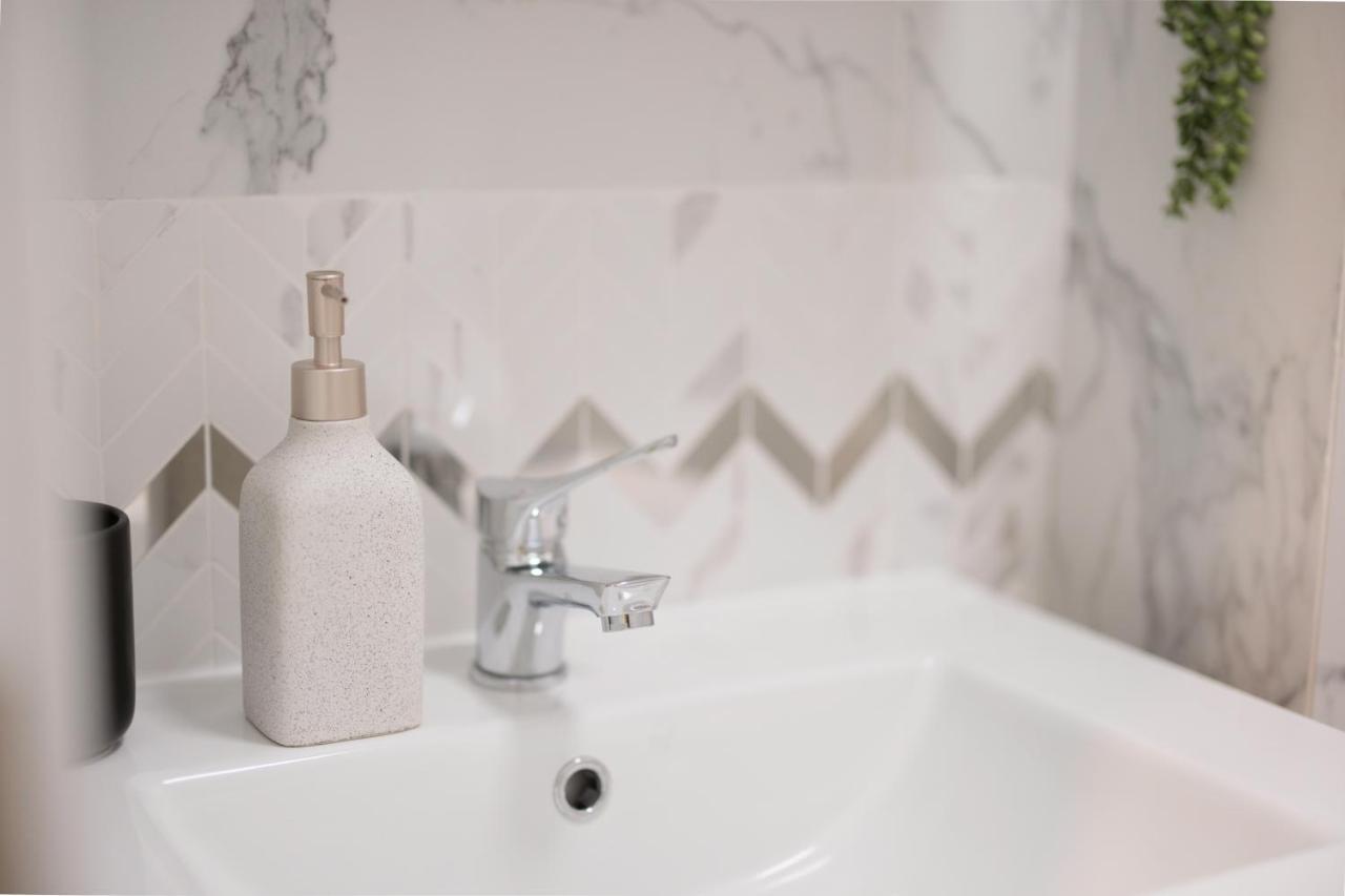 Apartament Downtown Hidden Garden With Jacuzzi In Bukareszt Zewnętrze zdjęcie